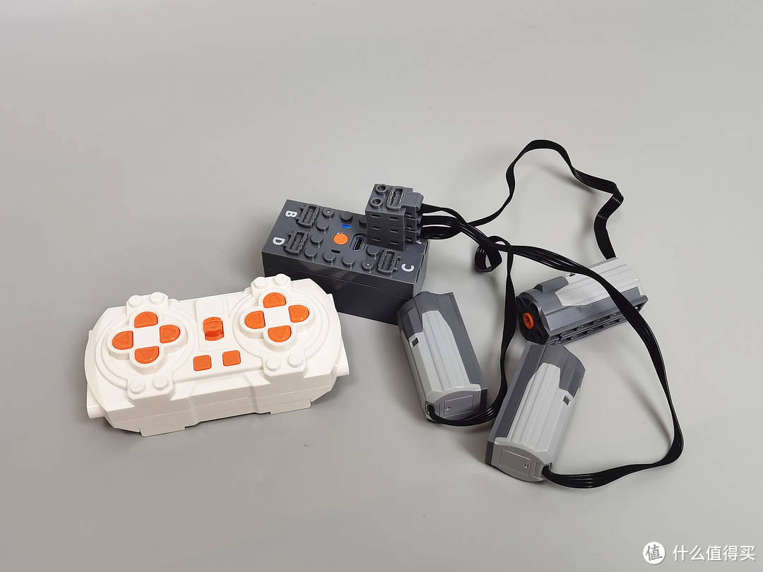 1130型近防炮:最大火力为11000发/分钟,一次能锁定40多个目标