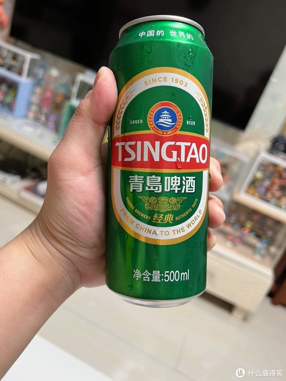 夏天来一杯青岛啤酒，远离酷热