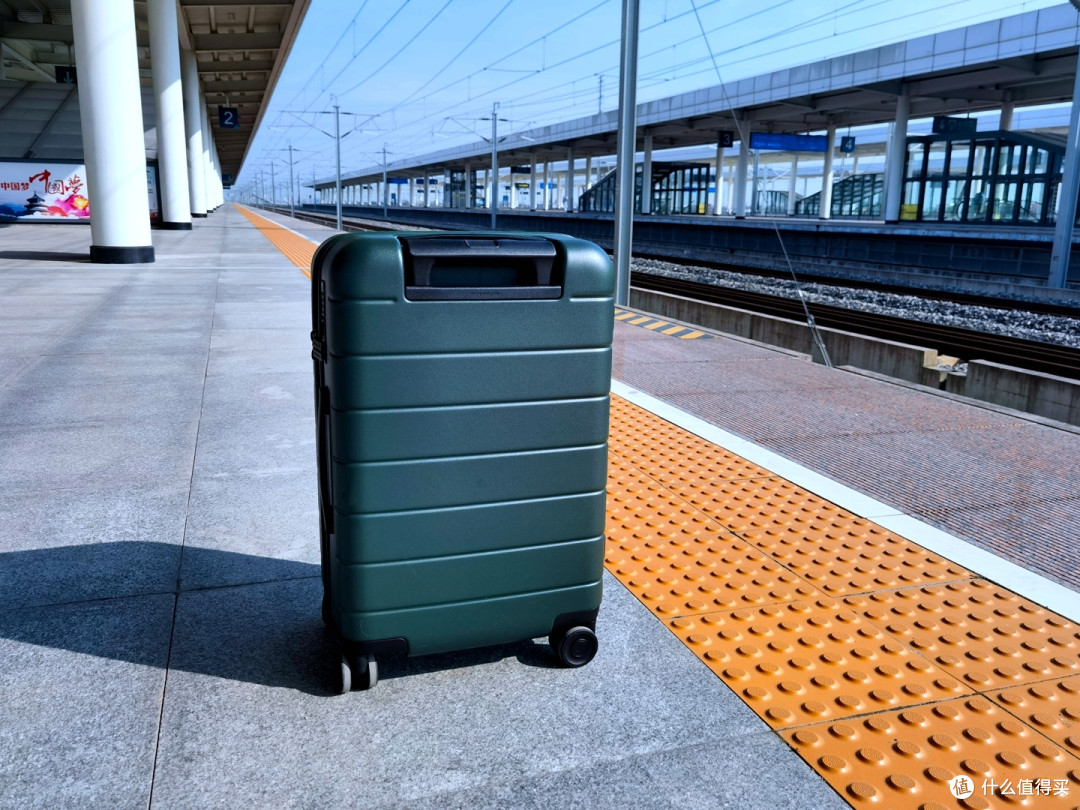 职场社畜聊出游装备，米家旅行箱动车之旅