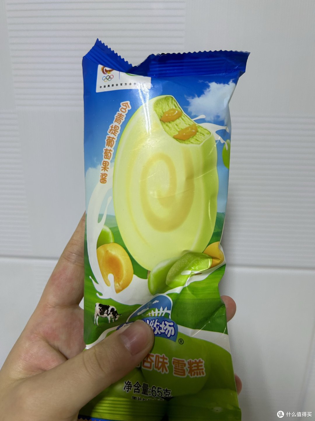 伊利牧场的青提子味雪糕蛮好吃的嘞