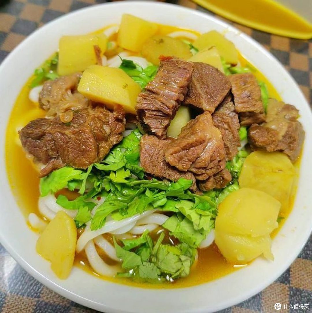三伏天,周末宅家怎么吃?炒菜配牛肉面,满足一家人口味