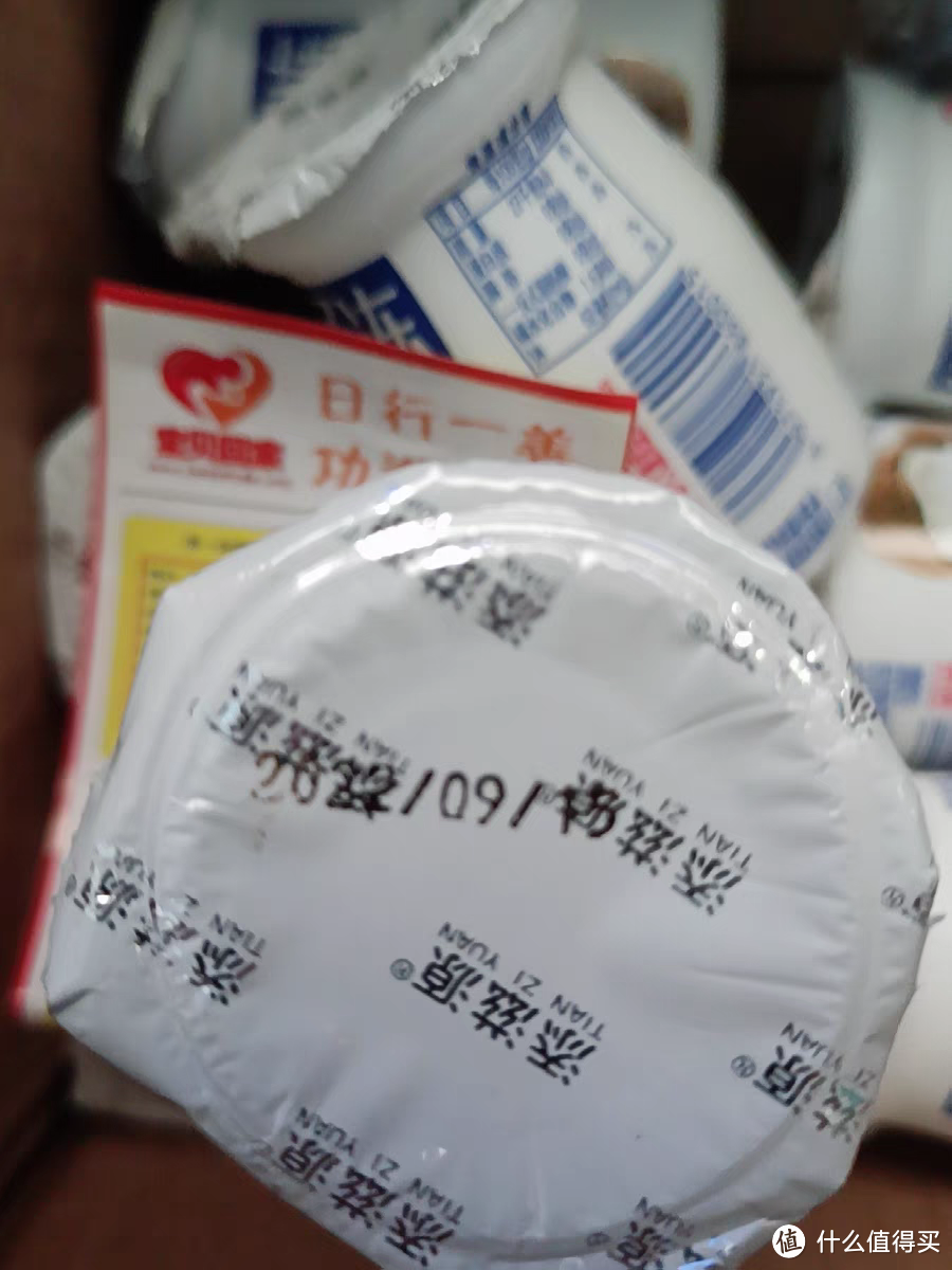 《椰子果冻：网红甜品，口感独特》