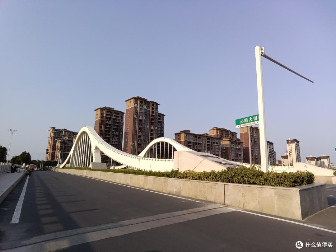 多亲AI精灵 有颜有料精悍小巧，让良好的自律习惯陪伴孩子一生
