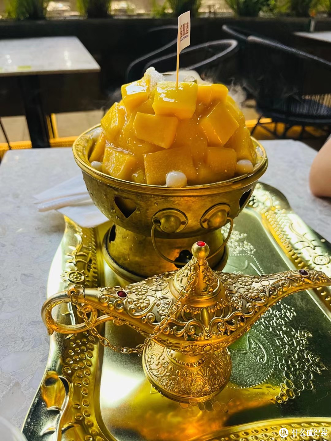 泰国芒果块是一种以芒果为主要原料制成的小吃或甜点