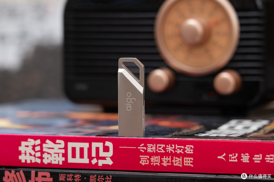 重量仅6.4g,传输速度可达220MB/s,最高温度38℃,aigo U315高速U盘评测