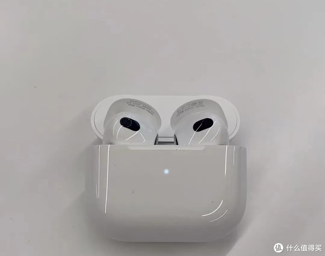  AirPods：突破性的聆听体验