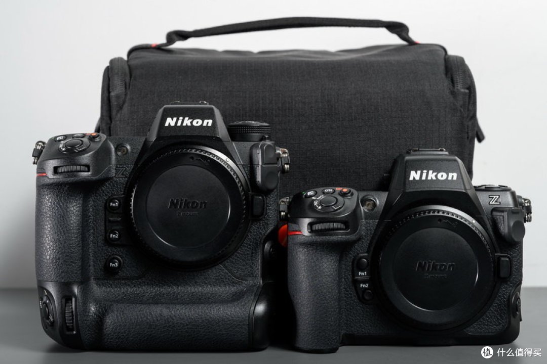 在能放下Z8+双镜头的相机包中只能放下Z9+单镜头