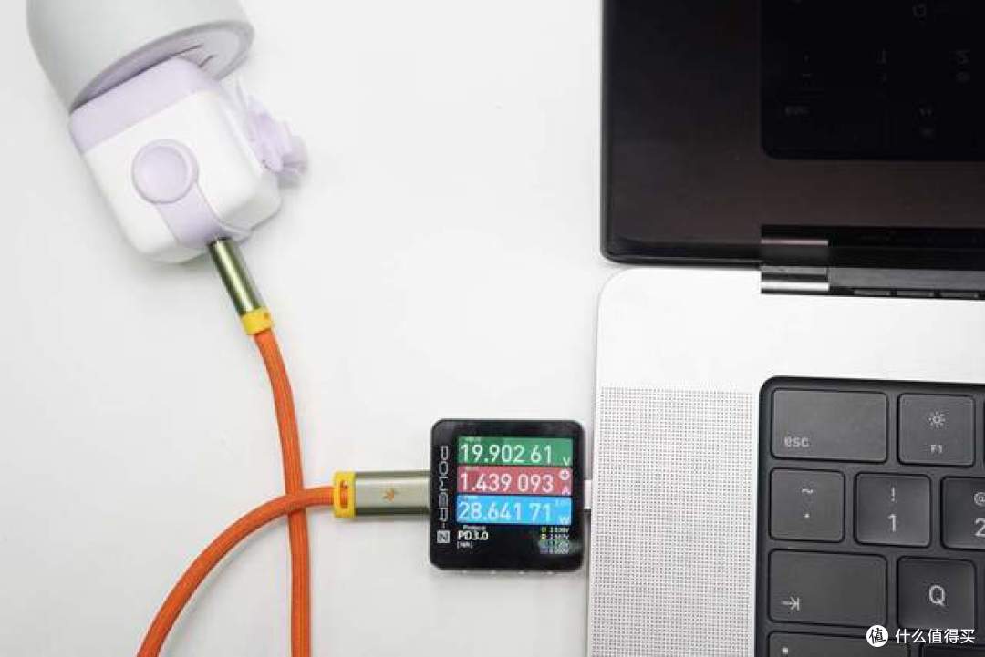 多元萌趣表情，潮玩单品充电器，绿联Q湃机器人 30W 充电器评测