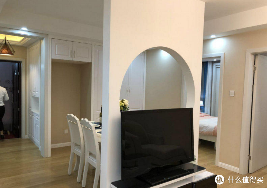晒晒86㎡两居室，现在很流行这种隔断电视墙，美观又实用