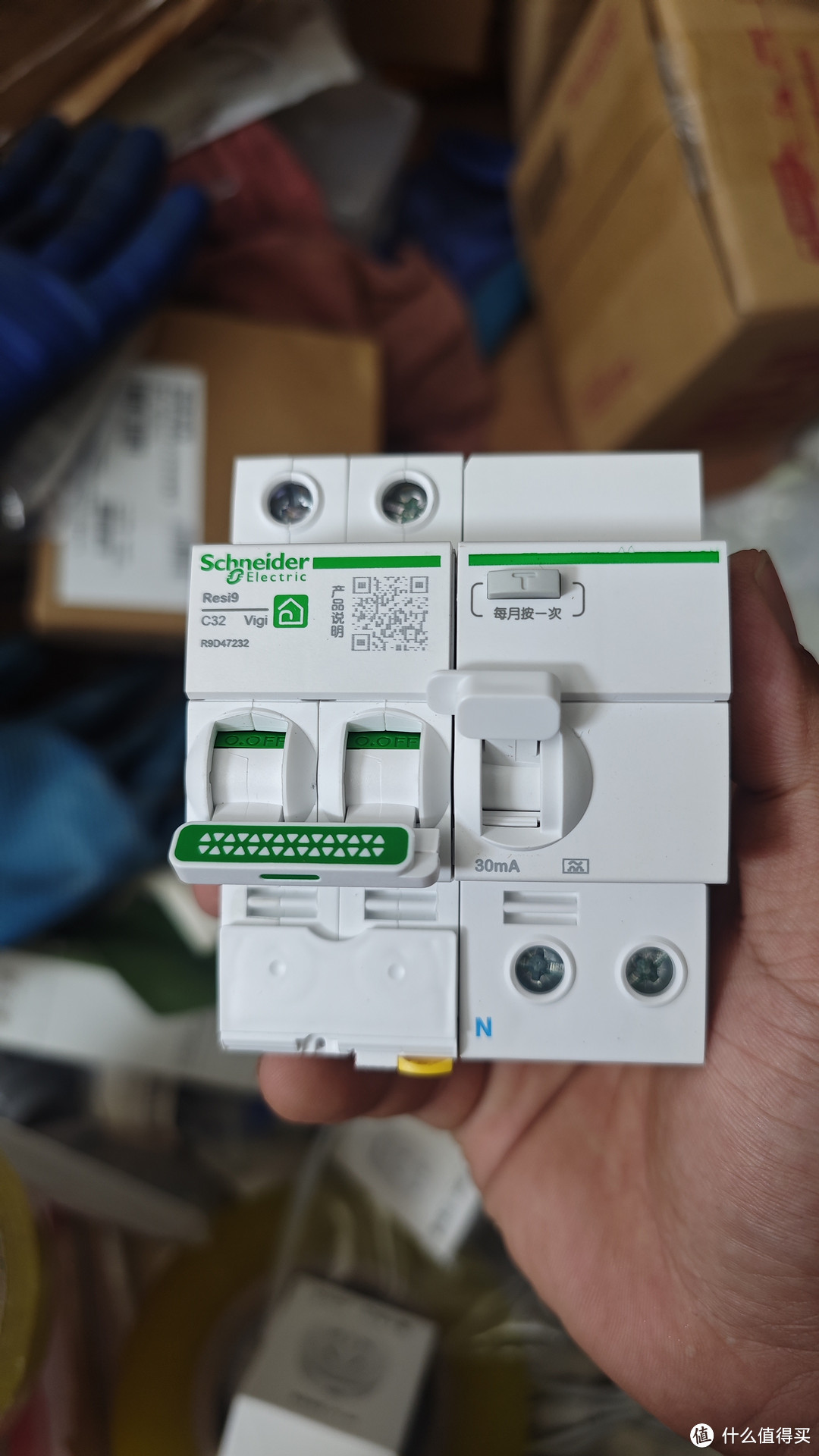 施耐德r9系列漏电保护开关开箱安装