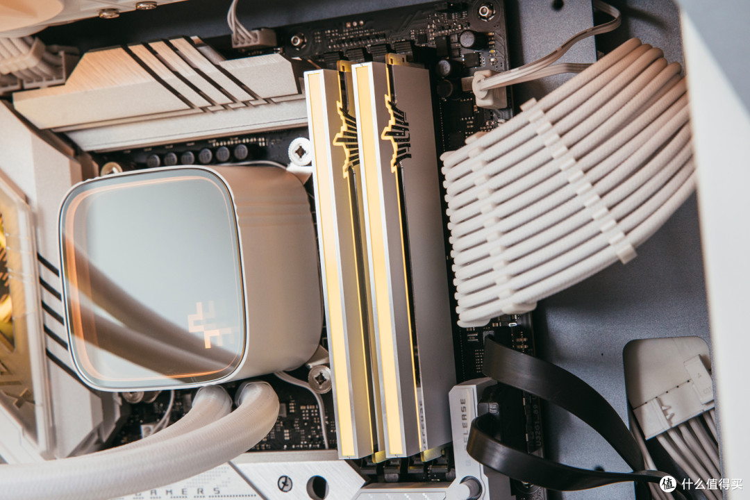 用4090名人堂装台有意思的主机,ROG Z790A吹雪+Abee 像素机箱装机分享