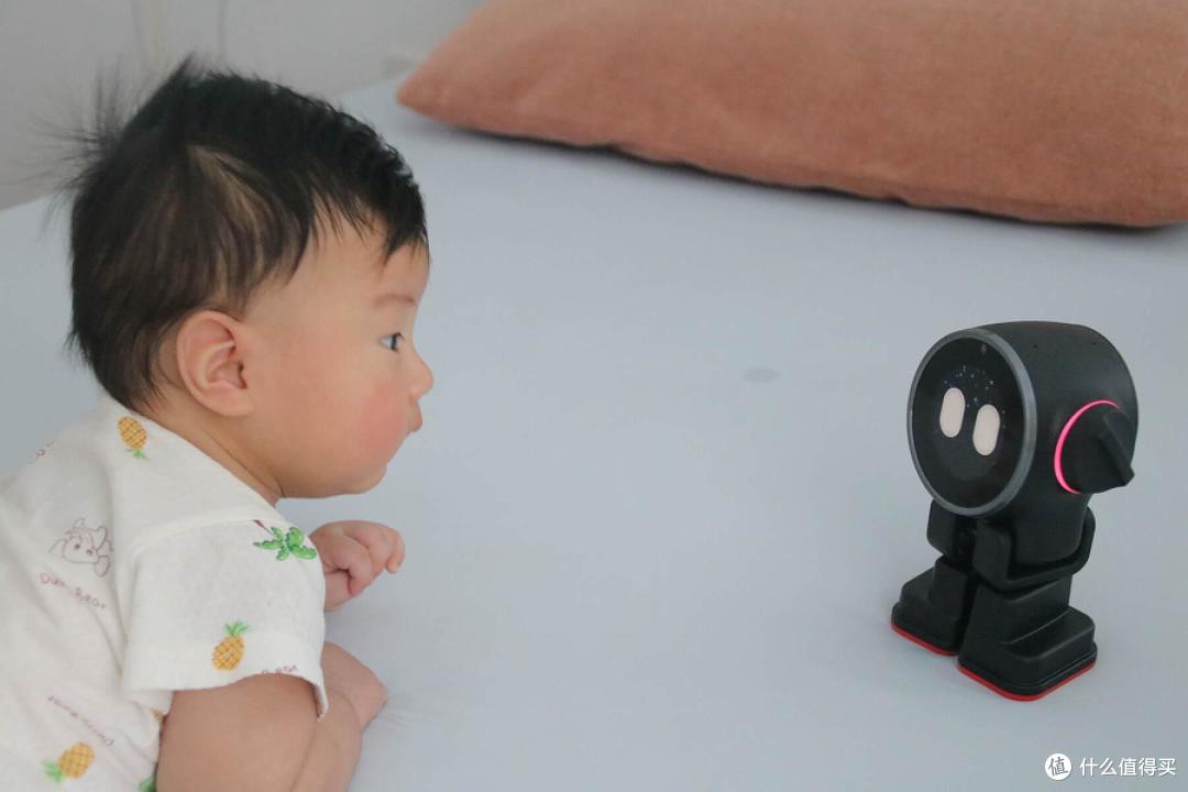 乐天派桌面机器人:让你的办公室变身未来科技展览馆!