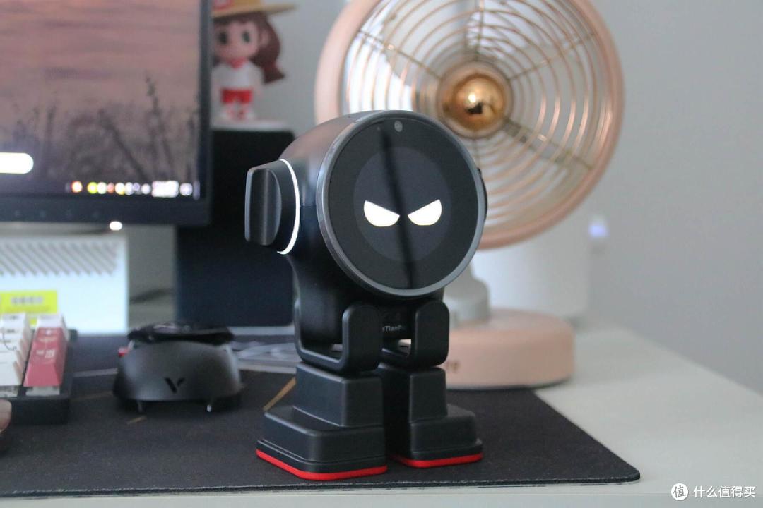 乐天派桌面机器人:让你的办公室变身未来科技展览馆!