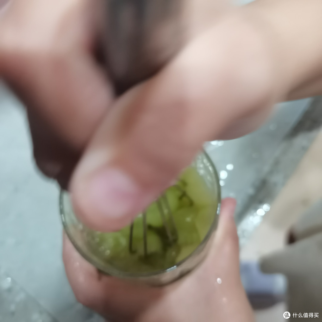 九岁小魔女亲手调制,青提饮料竟然比外面的还好喝!