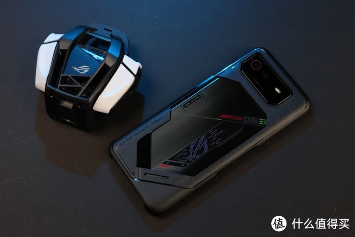 最强旗舰ROG Phone 6降临，集酷炫、强悍硬实力于一身的电竞娱乐手机