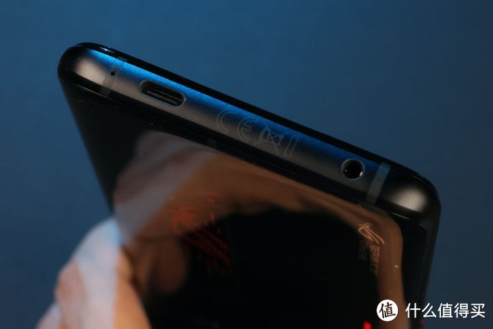 最强旗舰ROG Phone 6降临，集酷炫、强悍硬实力于一身的电竞娱乐手机