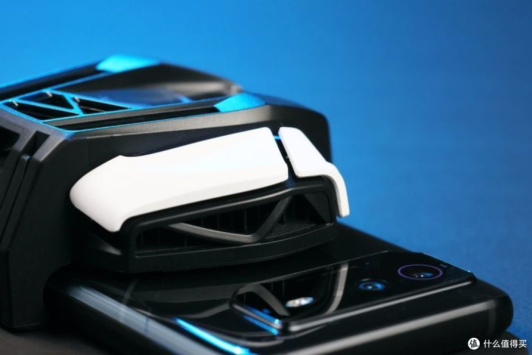 最强旗舰ROG Phone 6降临,集酷炫、强悍硬实力于一身的电竞娱乐手机