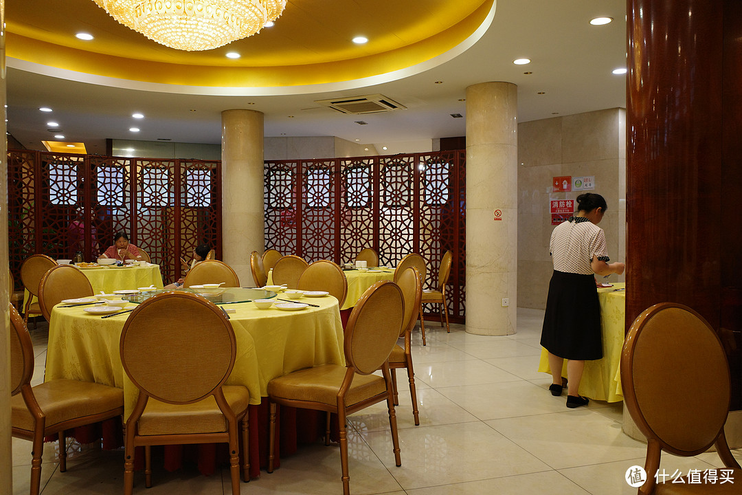 府前楼据说又是一个知名老字号,为了尝一尝常州老味道,作为游客肯定是