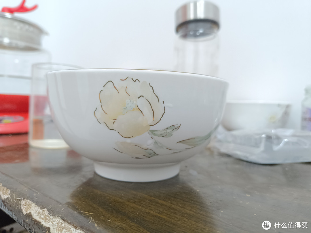 实惠实用的大瓷碗，还很漂亮的。