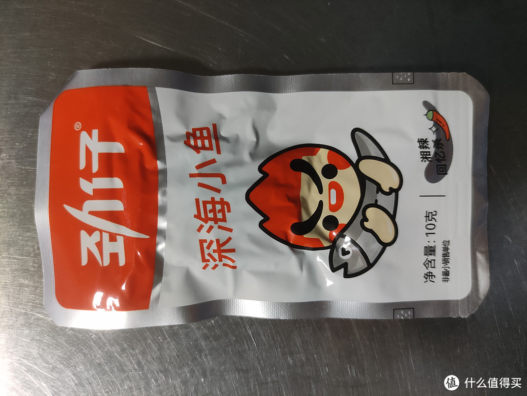 劲仔盒装小辣鱼零食分享