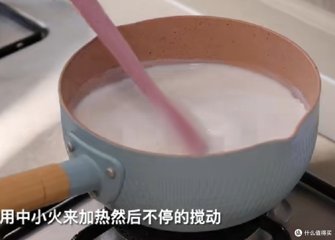 用牛奶在家做双皮奶,这个夏天你也可以试一试