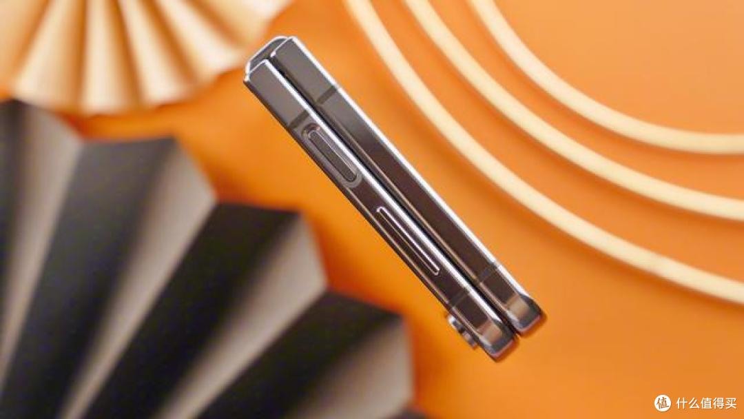 7499元起!三星Galaxy Z Flip5正式发布:骁龙8Gen2+3.4英寸外屏