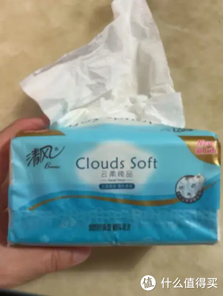 清风面巾纸，可以摸得到的云朵触感！