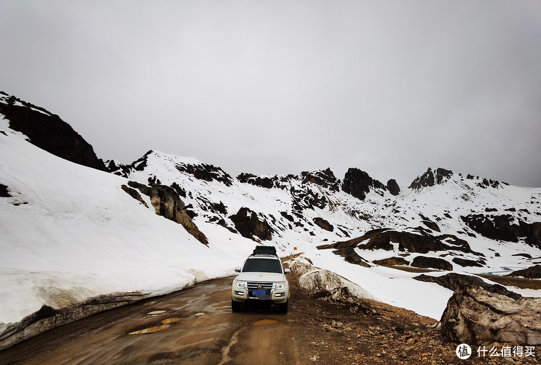 6月份的雪山。