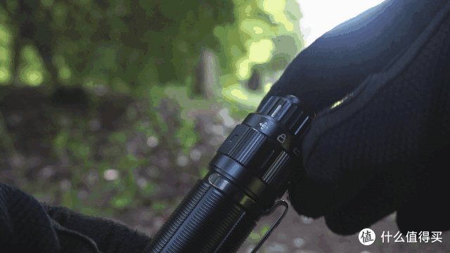 应急照明,这款双模式Fenix TK22 TAC手电你觉得怎么样?