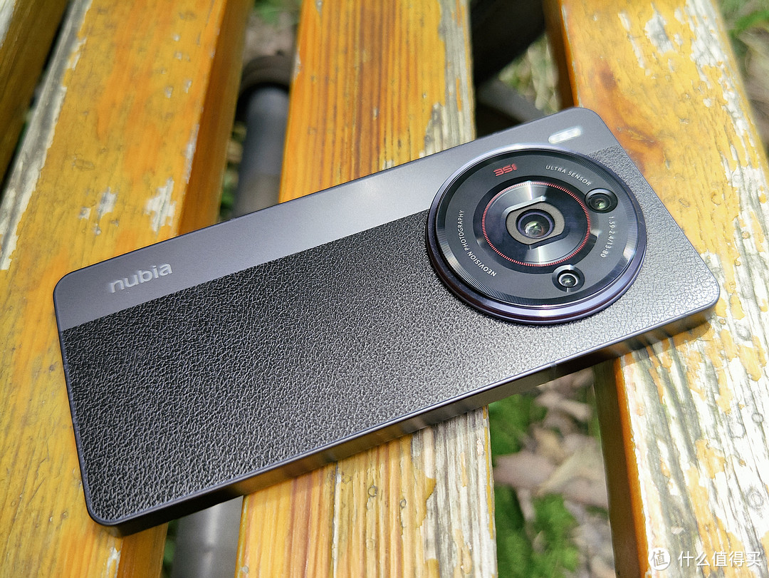 35mm定制大底超越一英寸的街拍利器：安卓新旗舰努比亚Z50S Pro它来了