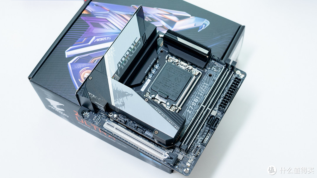 可以变形ITX 主机：追风者 P121+技嘉 Z790i +索泰 4070Ti 装机测试