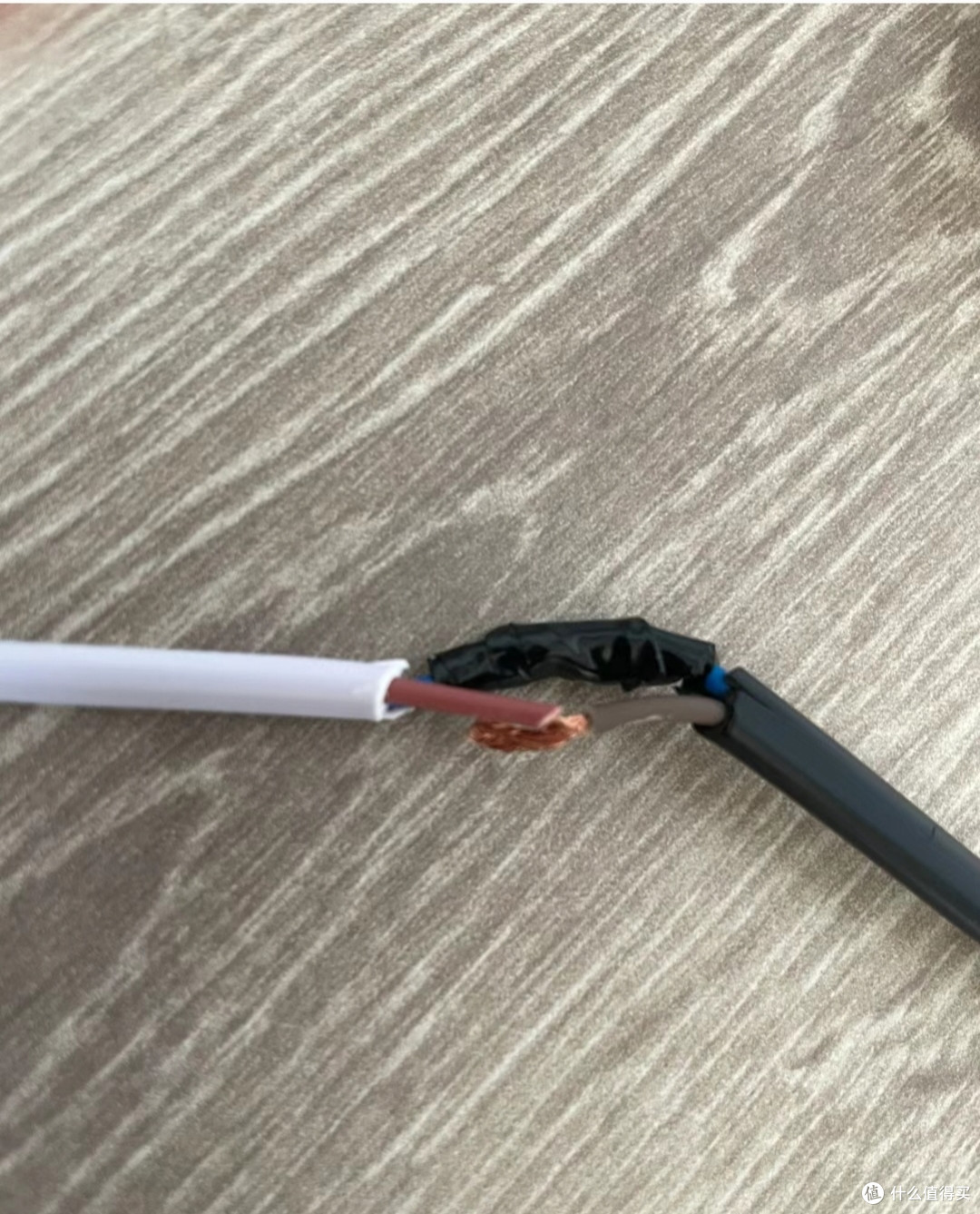 电视电源线总是不够用？这款延长线让你轻松解决问题，畅快观赏电视不再受限！