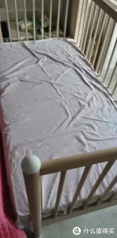巴布豆拼接婴儿床，无缝拼接大床更加安全