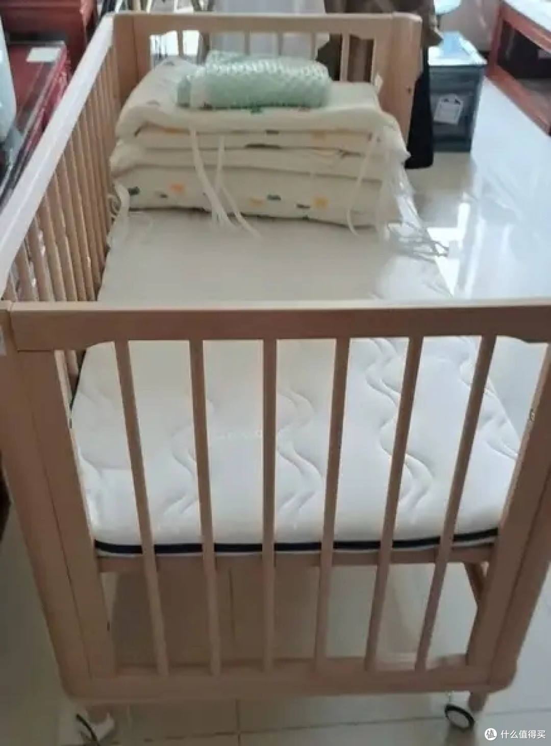 巴布豆婴儿床,让宝宝睡得更加香甜