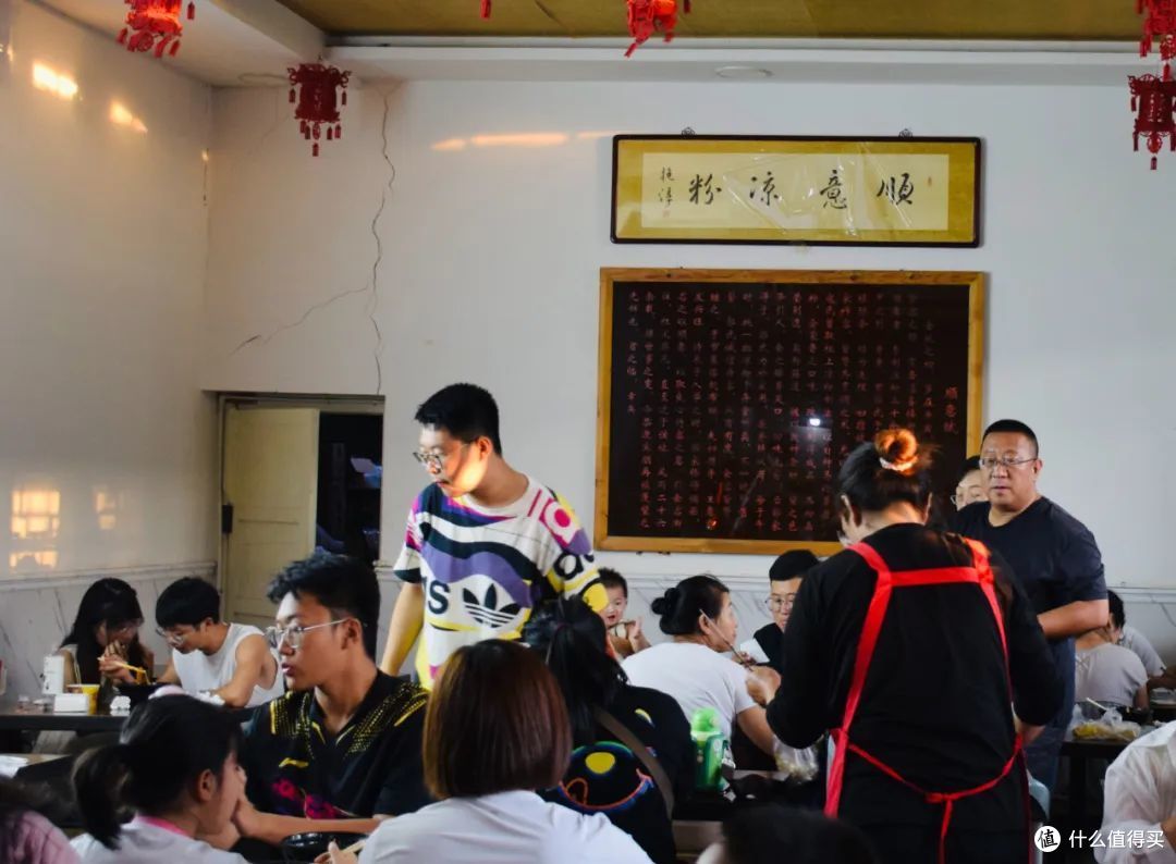 今年夏天重回旅行顶流,这座凡尔赛城市吃面也满分