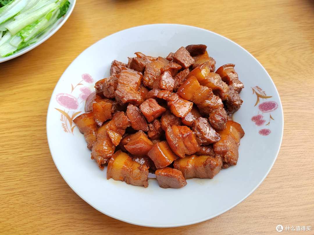 远嫁女子回娘家,看到亲妈做的菜,瞬间破防:后悔嫁那么远了