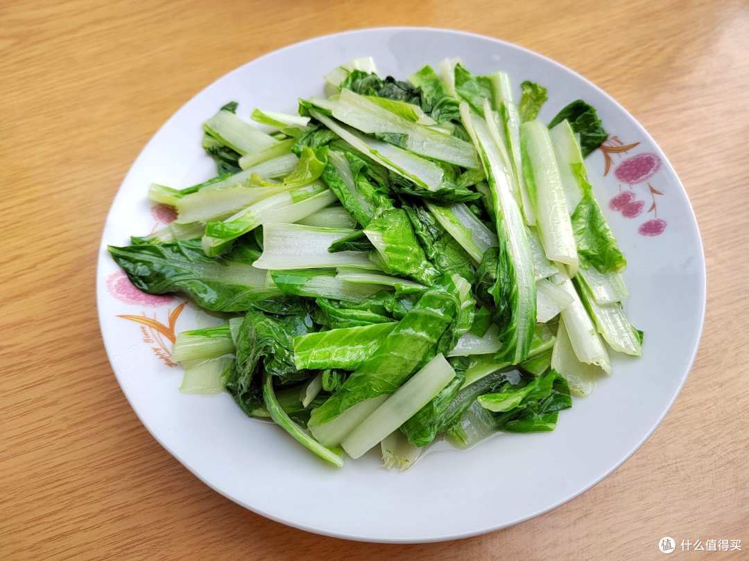 远嫁女子回娘家,看到亲妈做的菜,瞬间破防:后悔嫁那么远了