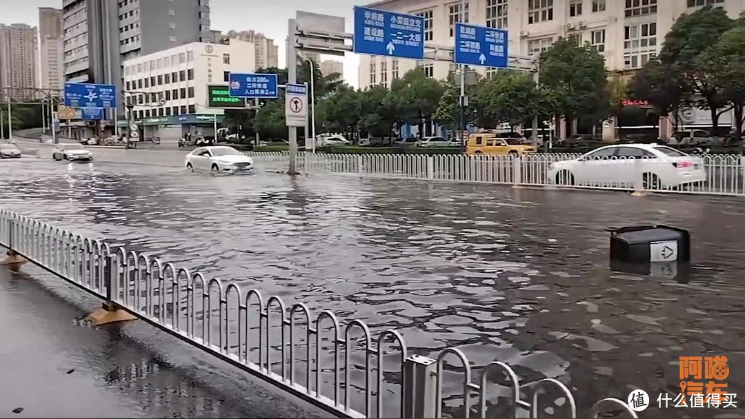 把电车当成潜艇开是无知还是无畏？不要太嚣张，结局会很狼狈