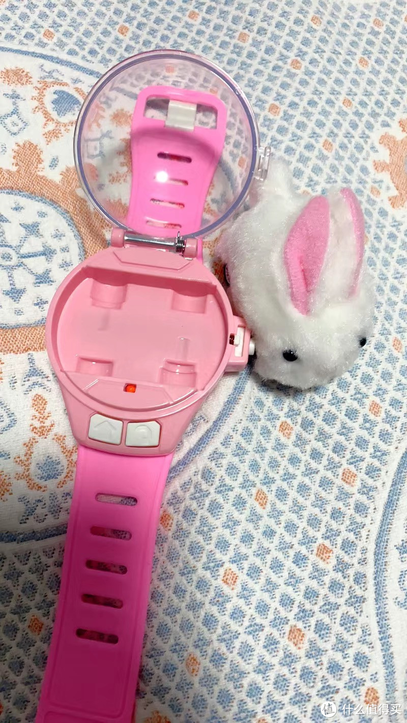 萌趣毛绒小兔子手表遥控车，给孩子带来无限乐趣