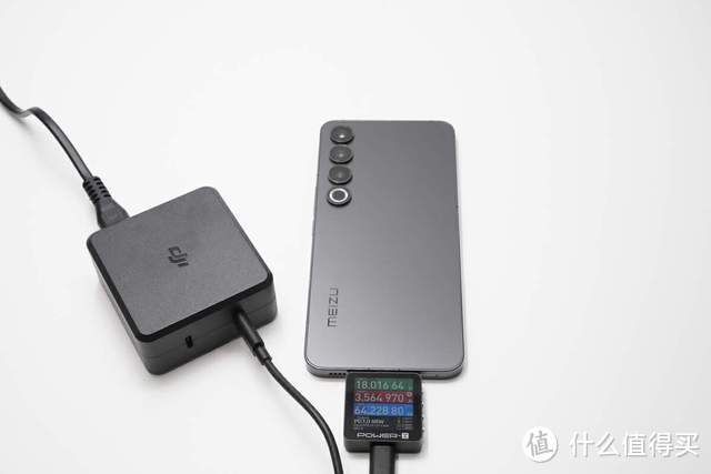 评测大疆100W 双USB-C充电器：双C补能，无人机、遥控器一起充