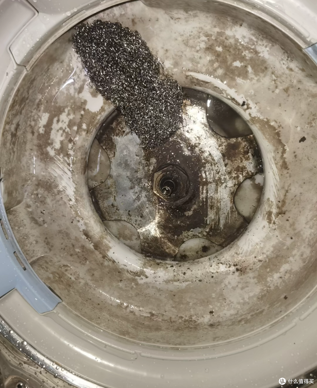 家用洗衣机要经常清洗要不然使用寿命短