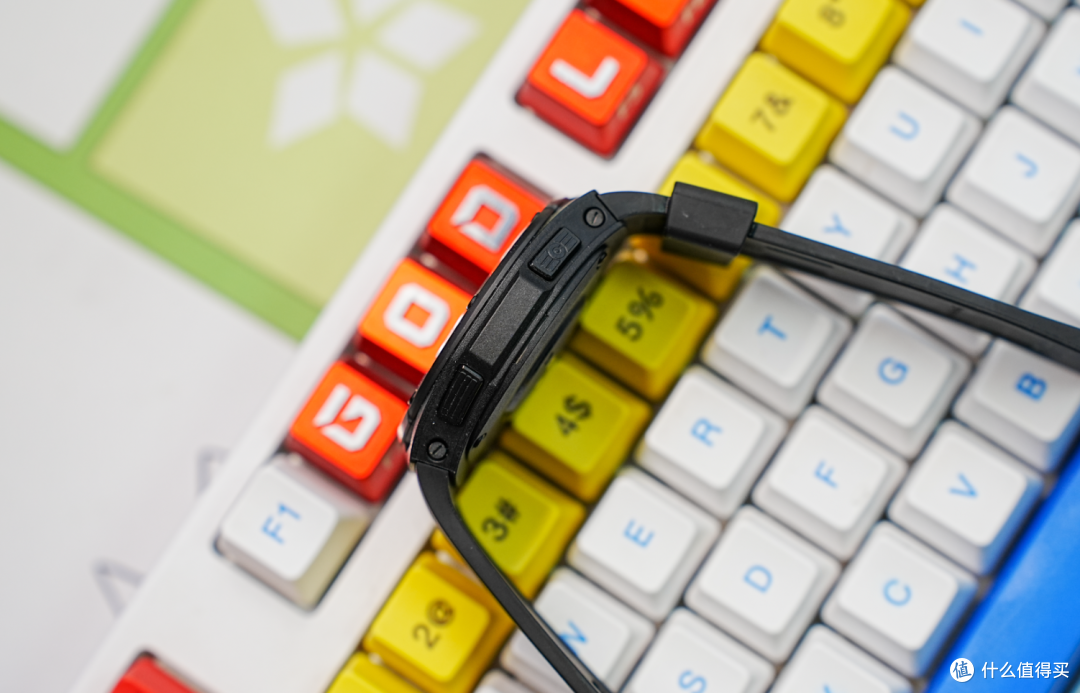铭普Xe1上手实测:常亮+轻薄+专业+长续航,智能运动手表的新风向