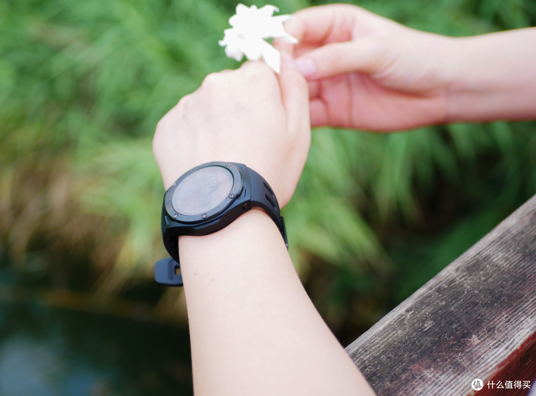 铭普Xe1上手实测:常亮+轻薄+专业+长续航,智能运动手表的新风向