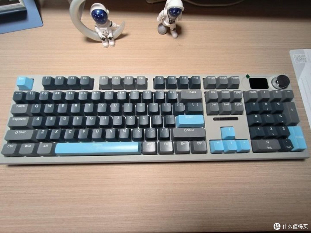 新一代机械键盘卷王-狼途LT104，300元内配置全拉满，还有小屏幕