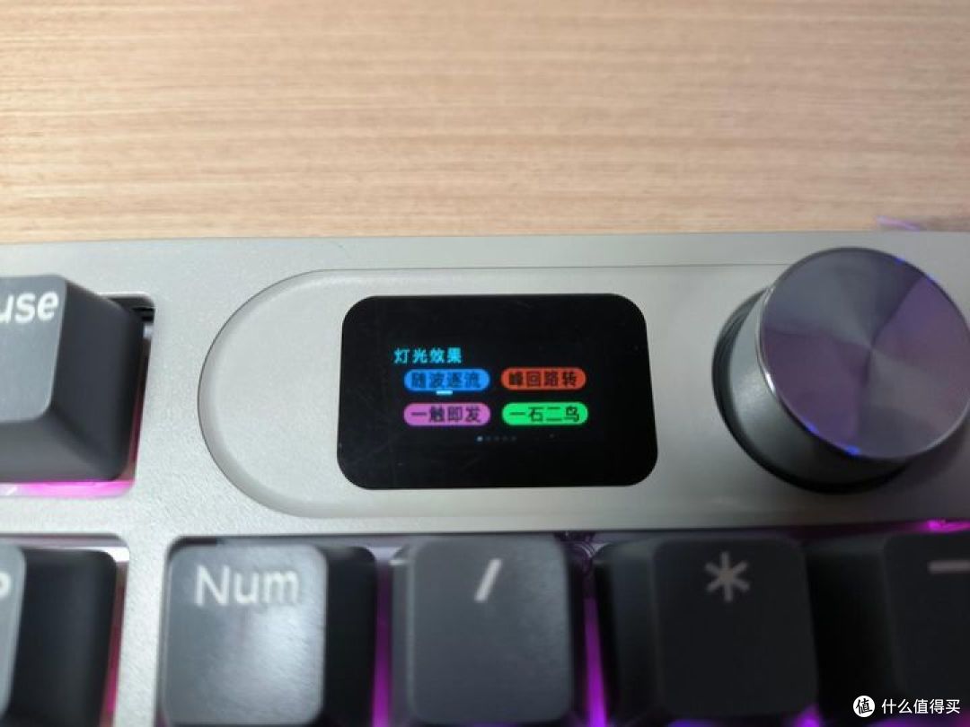 新一代机械键盘卷王-狼途LT104，300元内配置全拉满，还有小屏幕