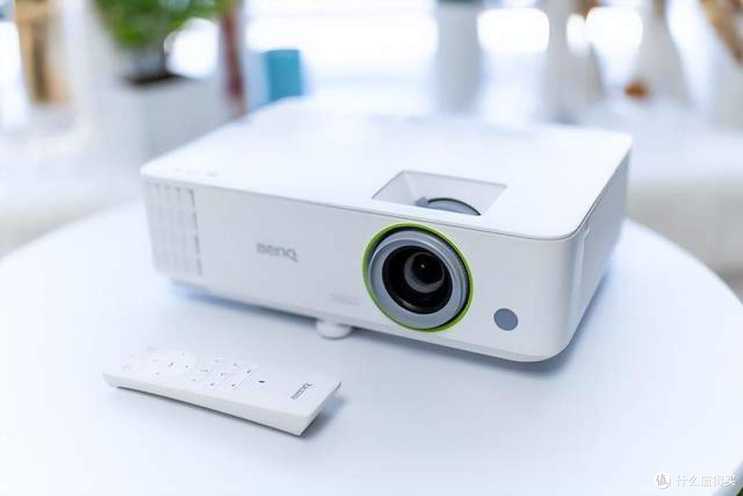 预算1万元,工作室选择办公投影仪还是会议平板?