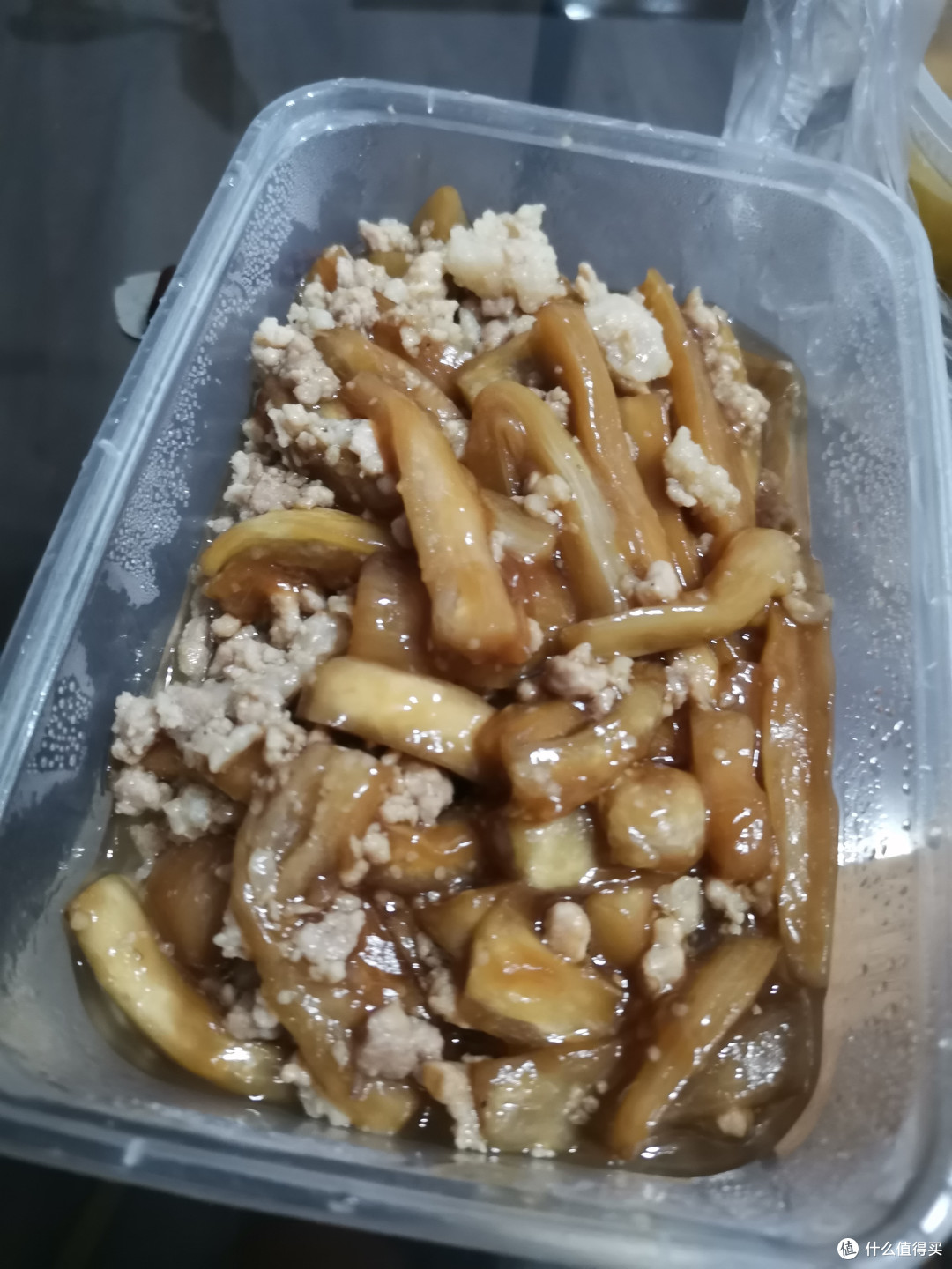 跟奶爸吃饱饭,吹空调,玩手机,看电视,喝可乐
