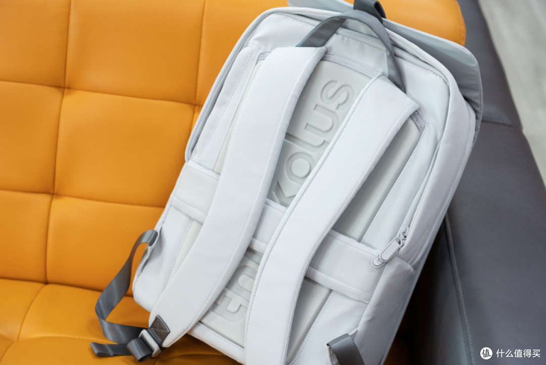 极致舒适背感，外观时尚、简约，联想thinkplus几何双肩包体验_电脑包_什么值得买