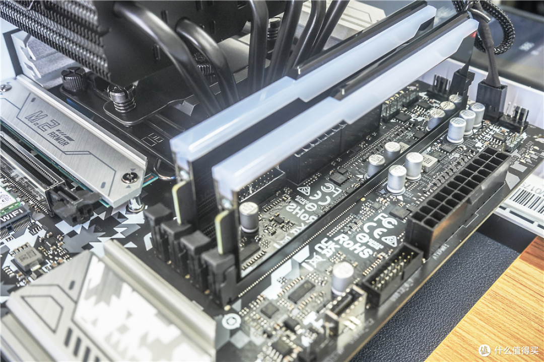 颜值灯条,轻松超频——阿斯加特博拉琪DDR5 6800MHz镜面RGB内存实测