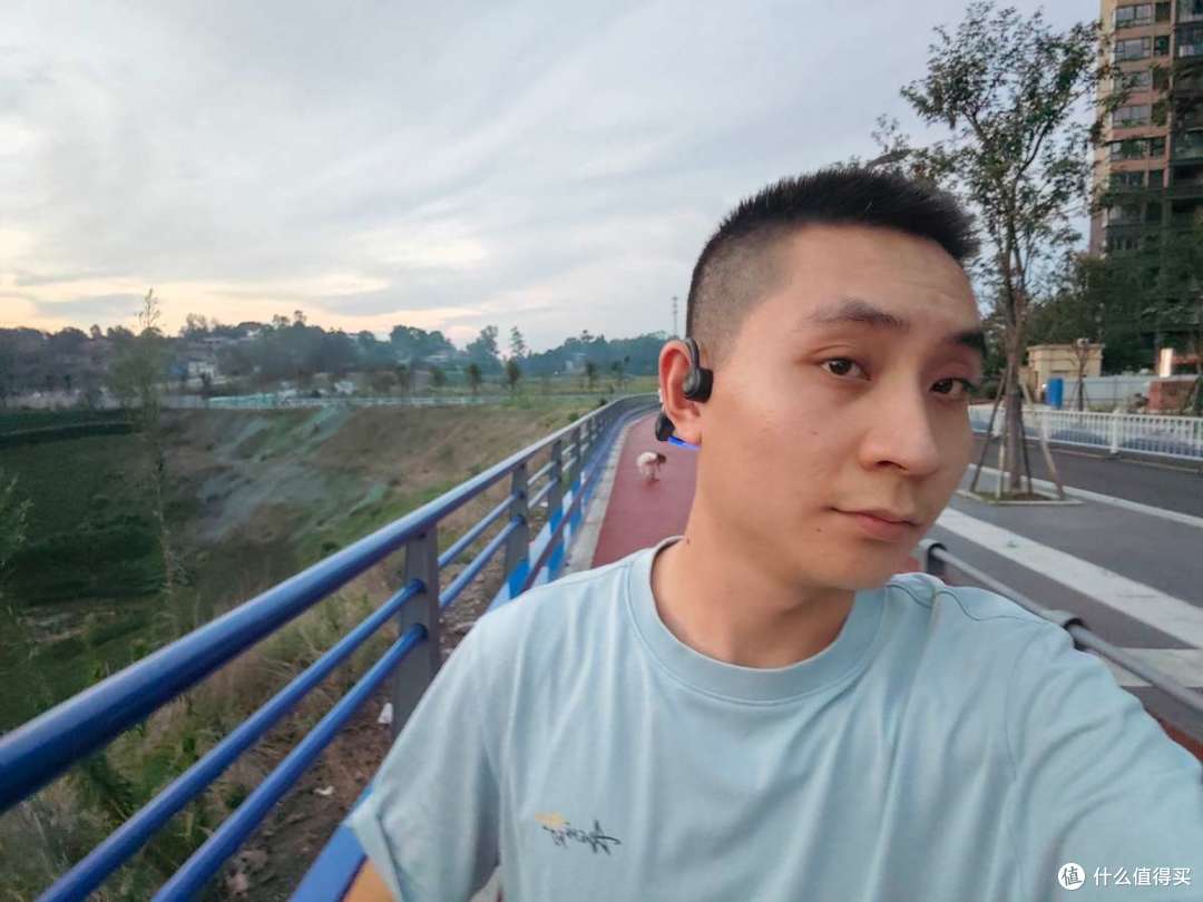 完全与众不同的体验,塞那AI耳机:骨传导+夜跑灯+AI大模型